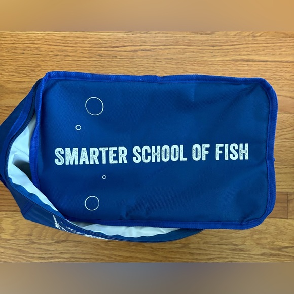 Reusable Insulated Bag Medium Blue Fish Detail “Smarter School of Fish” Tote New - Picture 6 of 8